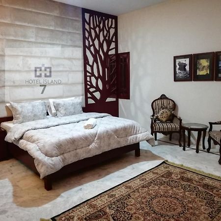 Hotel 7Island Karaczi Zewnętrze zdjęcie