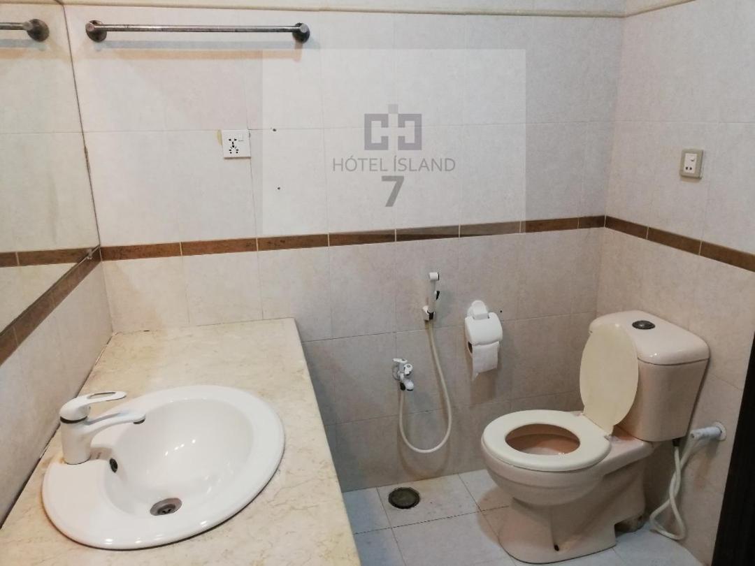 Hotel 7Island Karaczi Zewnętrze zdjęcie