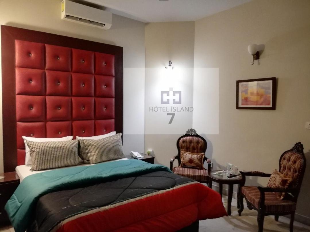 Hotel 7Island Karaczi Zewnętrze zdjęcie