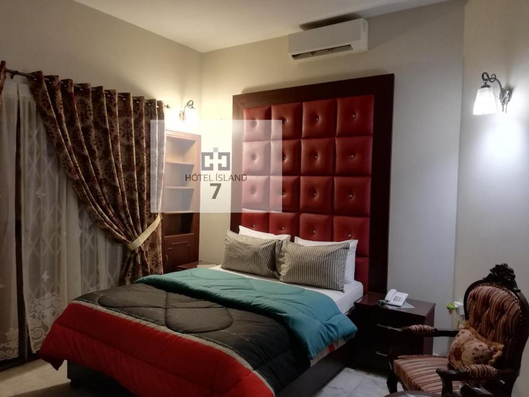 Hotel 7Island Karaczi Zewnętrze zdjęcie