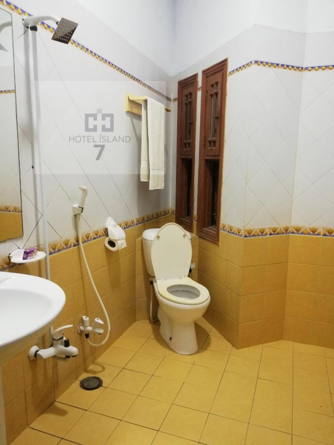 Hotel 7Island Karaczi Zewnętrze zdjęcie